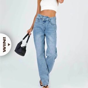 NWOT Princess Polly HOLLY ASYMMETRIC STRAIGHT LEG JEAN LIGHT WASH size US 4